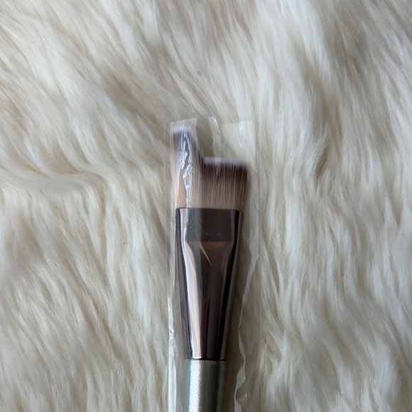 Elegant Silver Makeup Brush Set - Picture 6 of 6